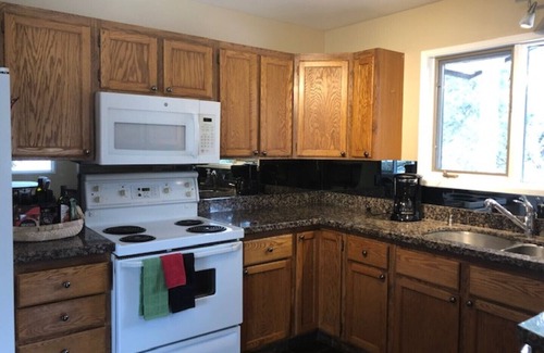 Golden House | Privacy, relaxation, fenced yard