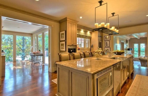 Metairie House | Privacy & Security: Gated Mansion in Exclusive Nola Neighborhood