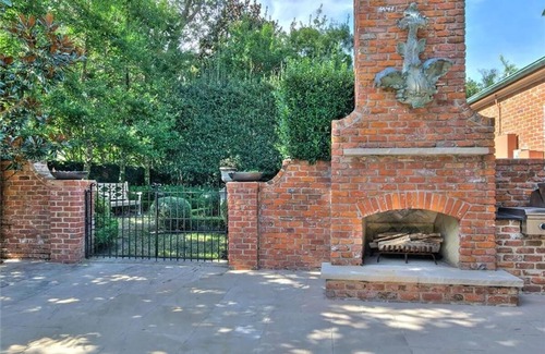 Metairie House | Privacy & Security: Gated Mansion in Exclusive Nola Neighborhood