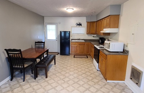 Waynesville Cottage | Private 1 bedroom cottage within minutes to town with covered bike parking!