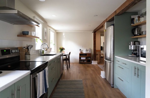 Fernwood House | Private 1 Bedroom Suite in Fernwood Close to RJH