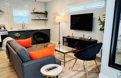 East Pasadena House | Private 1BD+1BA House w/Full Kitchen + free parking