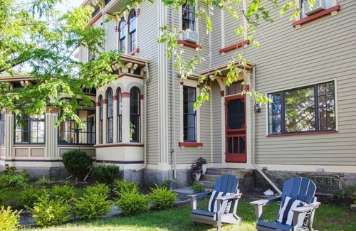 New Bedford Apartment | Private 1BR Apartment in Historic Mansion Near Ferry