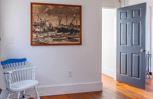 New Bedford Apartment | Private 1BR Apartment in Historic Mansion Near Ferry