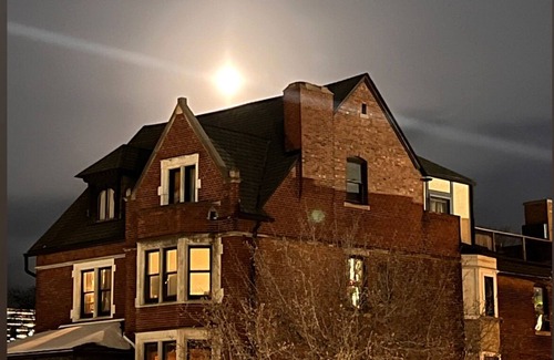 Brush Park Apartment | Private 1BR Apt, Two blocks from all arenas. Event parking included