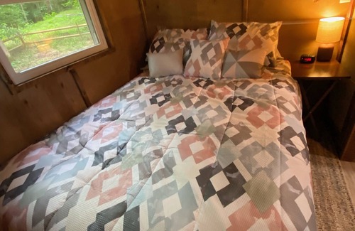 Rutherfordton Cabin | Private 1BR Cabin With Fenced In Dedicated Yard