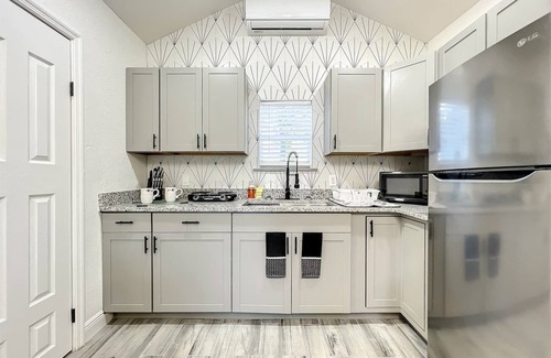 Orlando House | Private 1BR Retreat Fast Wi-Fi + Pets Welcome