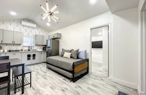 Orlando House | Private 1BR Retreat Fast Wi-Fi + Pets Welcome