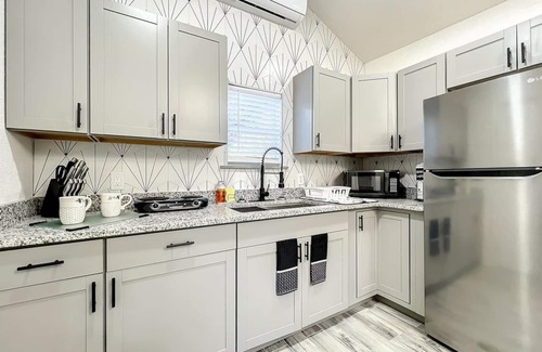 Orlando House | Private 1BR Retreat Fast Wi-Fi + Pets Welcome