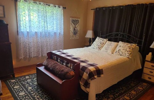 Pikeville House | Private 2/1 Farm House at Fall Creek Falls State Park, TN