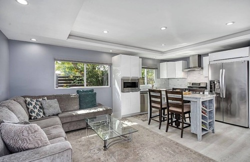 Calabasas Apartment | Private 2+2 Unit in Calabasas