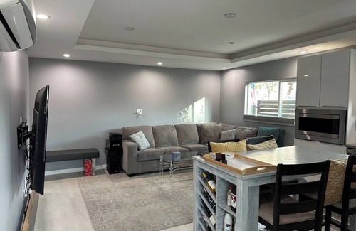 Calabasas Apartment | Private 2+2 Unit in Calabasas