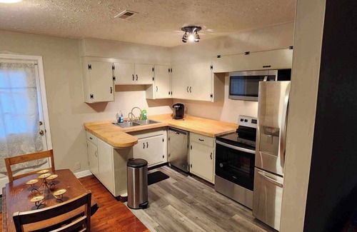 Greenway House | Private 2 Bed/1 full Bath close to everything-12 min to downtown Knox!