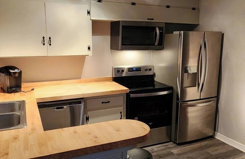 Greenway House | Private 2 Bed/1 full Bath close to everything-12 min to downtown Knox!