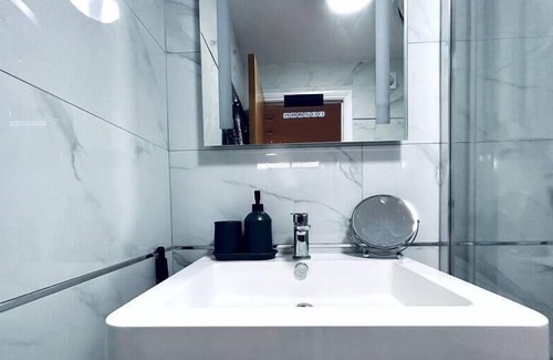 Potters Bar House | Private 2 Bed - 18 min to Central