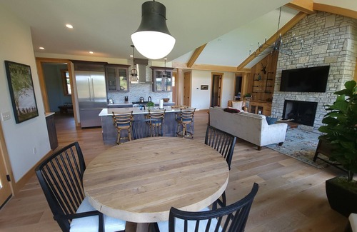 Harbor Springs Cottage | Private 2 Bedroom-3 Bed Cottage in Harbor Springs! Stay at True North Golf Club