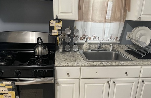Irvington House | Private 2 Bedroom Apartment cozy home with TVs, Coffee maker, full kitchen
