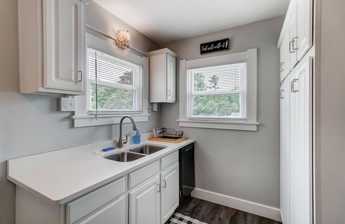 Ottawa Apartment | Private 2 bedroom apartment within walking distance to Toledo Hospital!