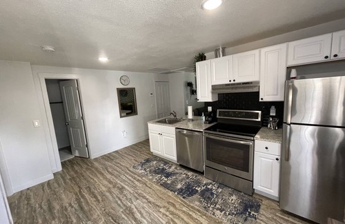 Evergreen Apartment | Private 2 bedroom Guest Suite - pet friendly
