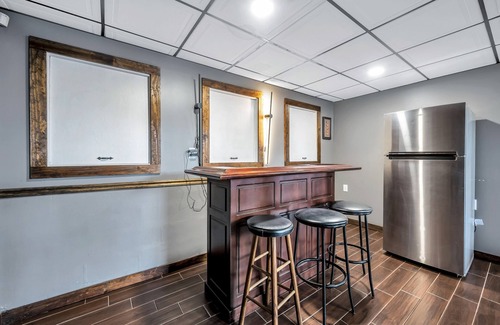 Blakeslee House | Private 22 Acres, Heated Pool Spa, Hot Tub, Game Room, Pool Table, Near Slopes