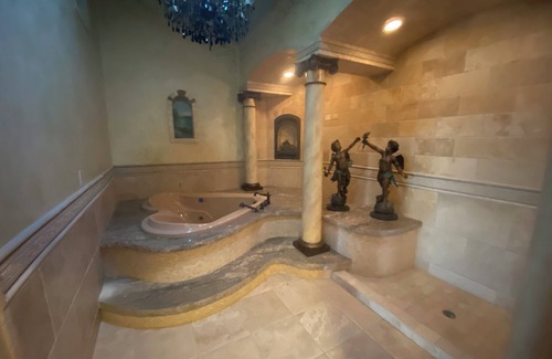 Skiatook Bed & Breakfast | Private 2500 sf at Skyview a Luxury Property Sleeps up to 6