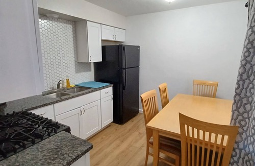 Albuquerque Apartment | Private 2br apt with AC,washer/dryer, Wifi, near UNM,hospitals,CNM,airport,I-25