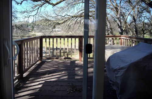 North Lakeport Apartment | Private 2nd Floor apartment on 4 acres across the street from Clear Lake.