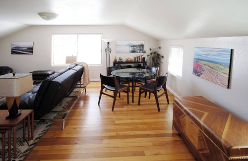 North Lakeport Apartment | Private 2nd Floor apartment on 4 acres across the street from Clear Lake.