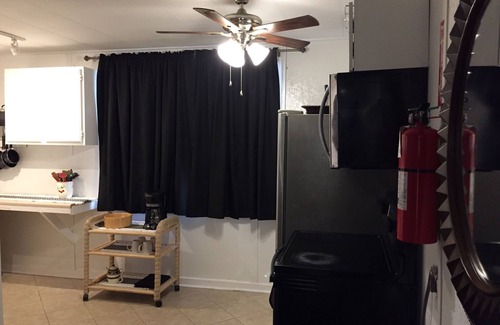 DeLand House | Private 2nd floor of home near Stetson, races, river, sky diving, beach, springs
