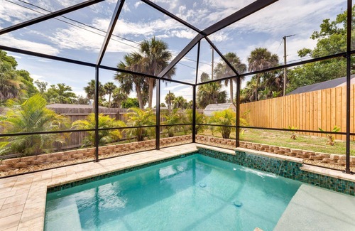 Laurel House | Private 3 bed 2 bath gorgeous pool home 10 min to Siesta Key Beach!