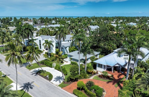 Old Naples House | Private 3 Bedroom Olde Naples Cottage - Two Blocks to Beach, Shopping & Dining