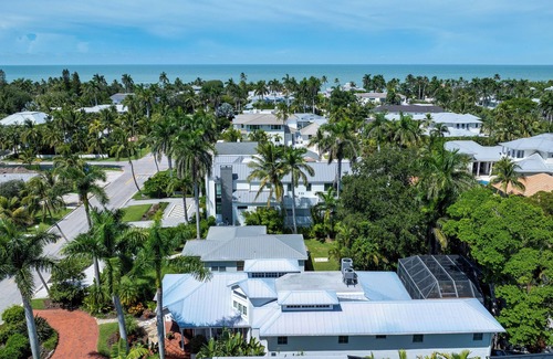 Old Naples House | Private 3 Bedroom Olde Naples Cottage - Two Blocks to Beach, Shopping & Dining