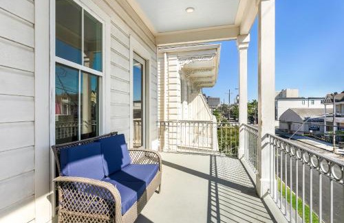 Faubourg Lafayette Apartment | Private 3BR on Carondelet by Hosteeva