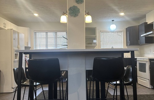Wayne House | Private 4 BDRM -3 BTHS house, 5 Miles from Downtown #2 ❤️