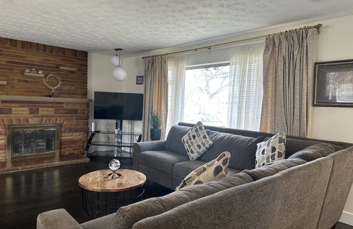 Wayne House | Private 4 BDRM -3 BTHS house, 5 Miles from Downtown #2 ❤️