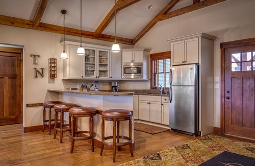 Harbor Springs House | Private 4 Bedroom-4 Bath Cottage Near Ski Resorts! Stay at True North Golf Club