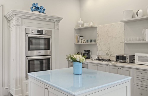 St. Helena House | Private 4 Bedroom, 4.5 Bathroom Home w/Pool + Guest House in Napa Valley