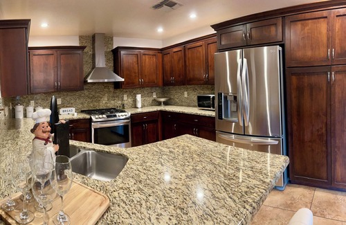Green Valley House | Private 4bd 2ba, Kbed, 5TVs, 2 65” tv, 6beds,AC, WiFi, 2 Story Home
