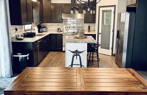 White House | Private 5 bedroom house in the heart of Laurel highlands!