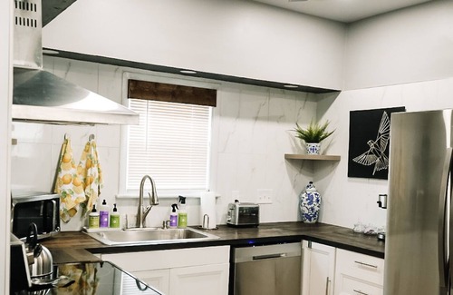 Cincinnati House | Private 5BR 1920's Charmer Minutes from Downtown