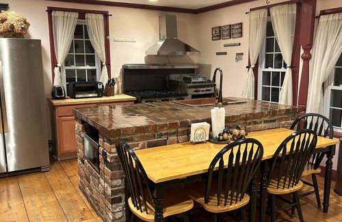 Mount Sunapee House | Private 5br-5ba - At the base of Mt. Sunapee - Closest to the mountain!