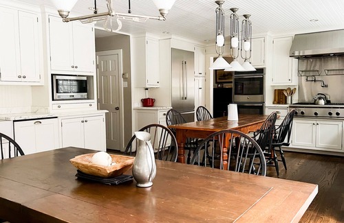 Red Hook House | PRIVATE 65 ACRE ESTATE - POOL, TENNIS, PICKLEBALL, 4BRnBOOK JULY OR AUG 2026 NOW