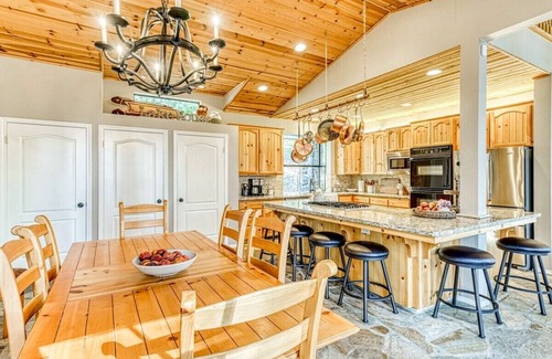 Dogwood Mountain Cabin | Private A/C Playset Zip-Line Huge Deck Firepit