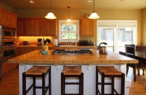 RiverWild House | Private Air Conditioning Wifi Hot Tub Fireplace Pet Friendly