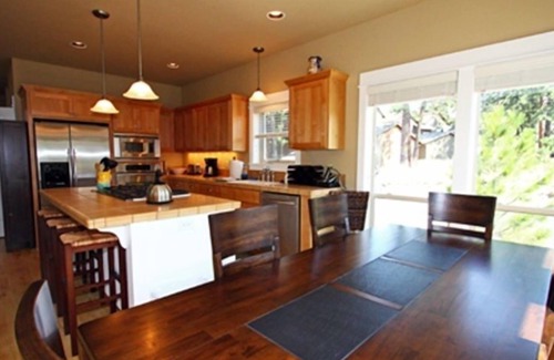 RiverWild House | Private Air Conditioning Wifi Hot Tub Fireplace Pet Friendly