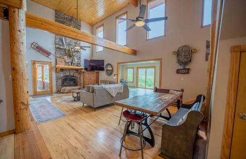 Gunnison House | Private Almont location