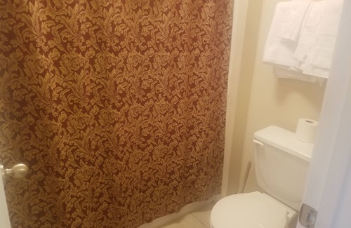 Pflugerville Bed & Breakfast | Private and comfortable hideaway room: upstairs fully decorated & self contain.