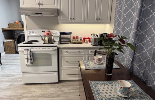 Big Bay Point House | Private and Cozy getaway 2 minutes drive to Friday Harbour -1 hour from Toronto!