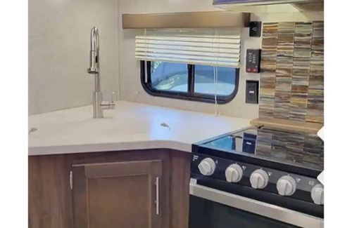 Rosehill House | Private and delightful one bedroom travel trailer
