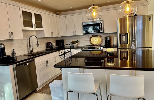 Palm River Estates House | Private and Peaceful Home